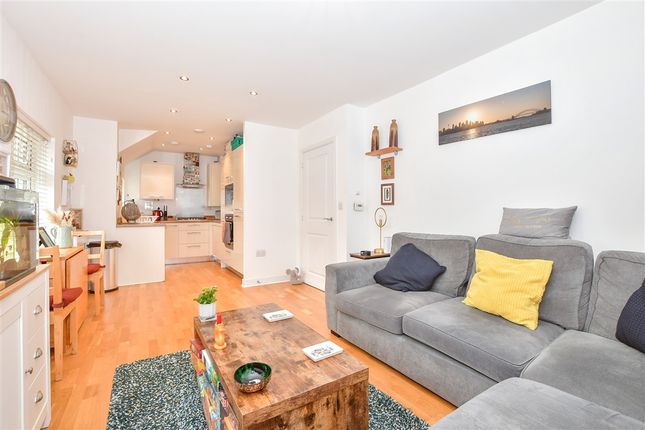 Albion Drive Larkfield, Aylesford photo 4