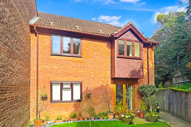 18 Stuart Court, King George V Road, Amersham photo 2