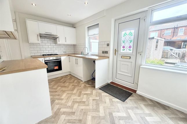 18, Tatefield Place, Leeds photo 4