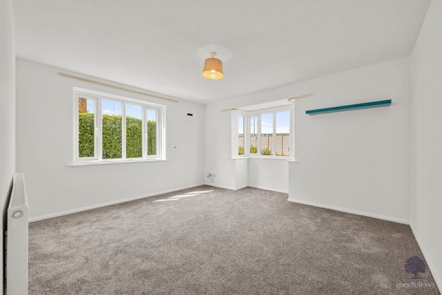 2, Birchwood Close, Surrey photo 2