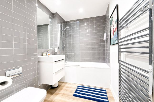 Apartment 15 Bond House,, Goodwood Road, London photo 3
