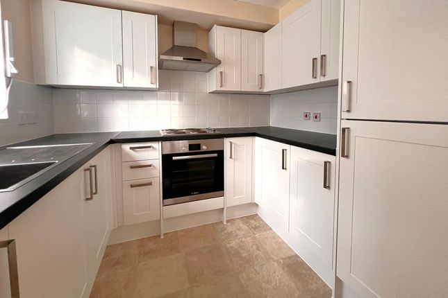 2 Azalea Court, Whytecliffe Road South, Purley photo 2