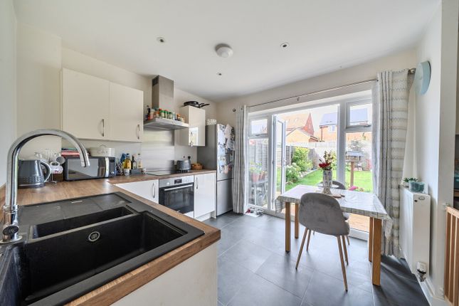 11 Follett Close, Wellington Somerset photo 3