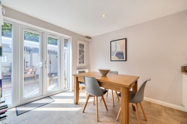 2, Long Barrow Close, Winchester photo 4