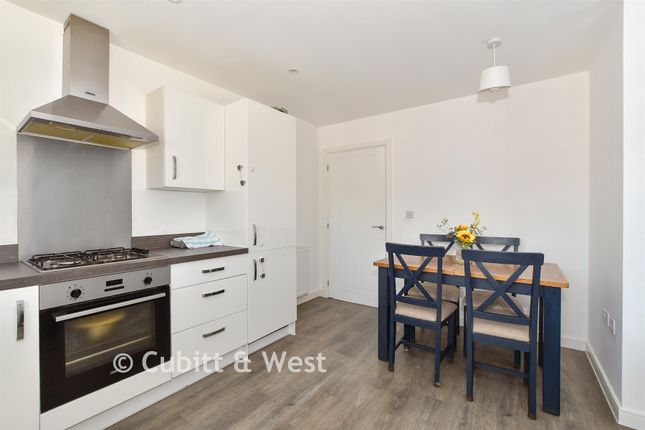 10, Valley Drive, Crawley photo 4