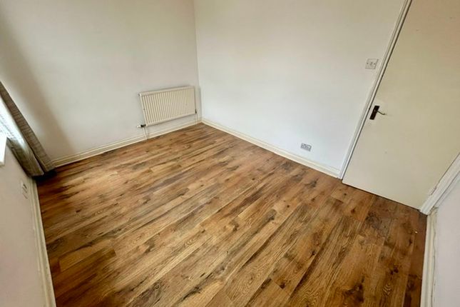 68a, Crombey Street, Swindon photo 3