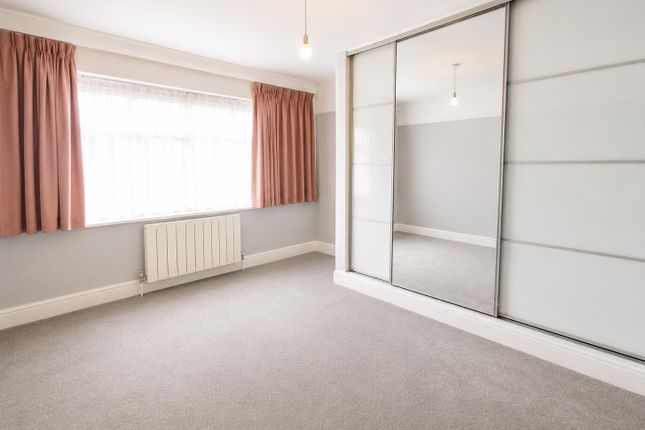 46, Friern Barnet Lane, London photo 3