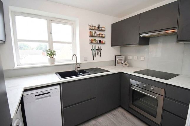 17 Princeton Close, Salford photo 3