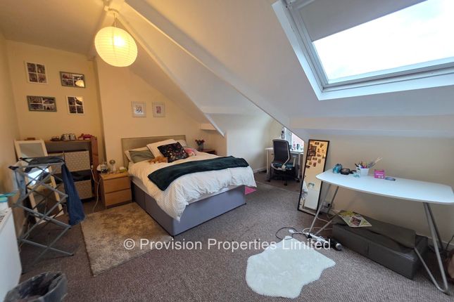 Brudenell Road, Hyde Park photo 2