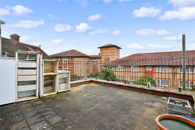 Thumbnail Flat for sale in Parchmore Road, Thornton Heath, Surrey
