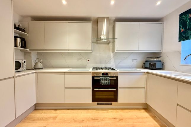 6, Montagu Close, Gosport photo 2
