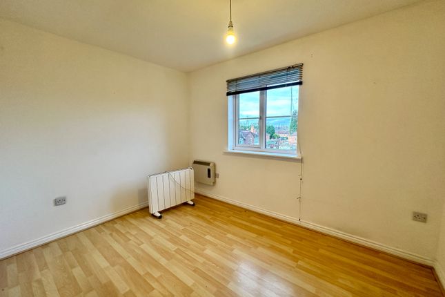 Flat to rent in The Avenue, Wednesbury