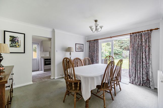 8 Richmond Way, Leatherhead photo 3