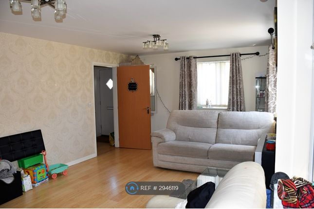 Lucas Close, Maidenbower, Crawley photo 3
