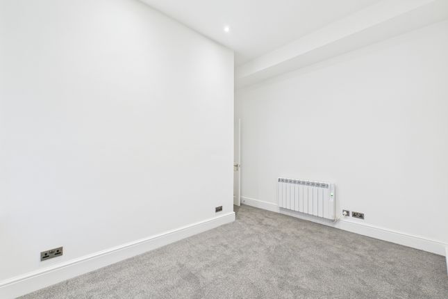 Flat 2, 22, Clarence Square, Brighton photo 4
