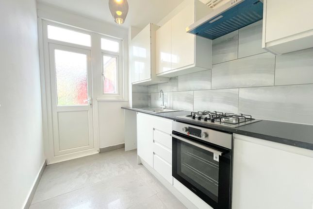 71, Ramuz Drive, Westcliff-on-Sea photo 2