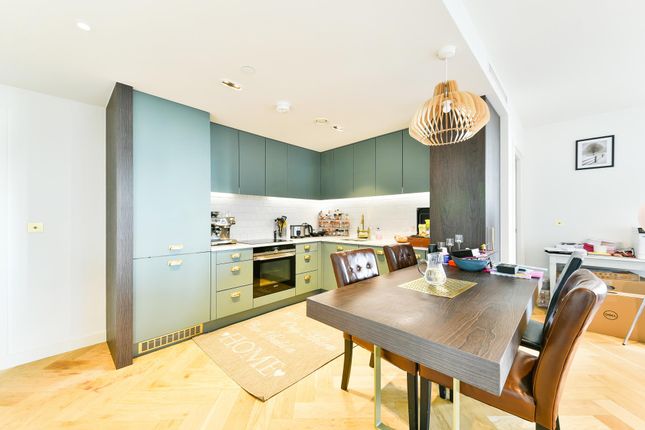 Flat to rent in Orwell Building, West Hampstead, London