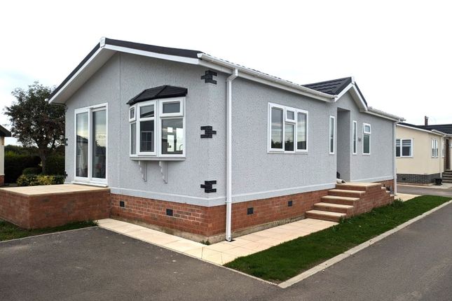 2-bed caravan on Maxted Road,78a Greenacres Park, Adbolton Lane, Nottingham, £225,000