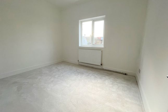 flat 3, 28, North Avenue, Southend-on-Sea photo 2