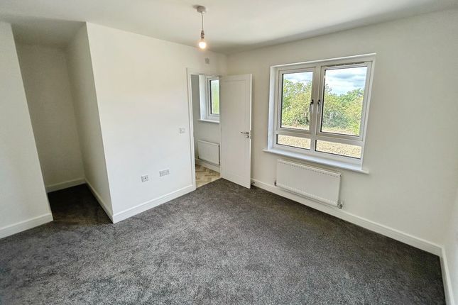 35, Lavender Drive, Great Park photo 4