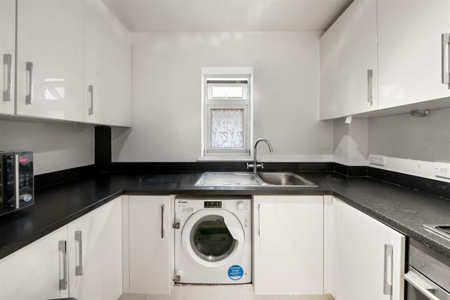Flat 3, Marsh Court, 561 Uxbridge Road, Hayes photo 4