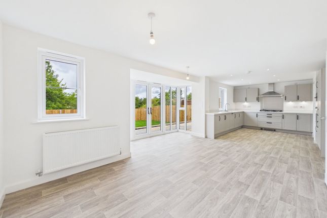 19, Archibald Hood Crescent, Rosewell photo 3