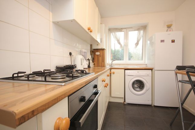 Maisonette for sale in Slippers Place, London
