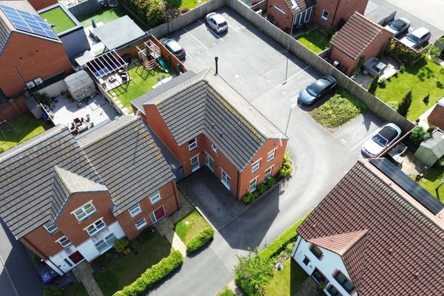16, Wheatsheaf Way, Chesterfield photo 2
