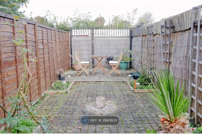 Clarendon Road, Colliers Wood, London photo 4