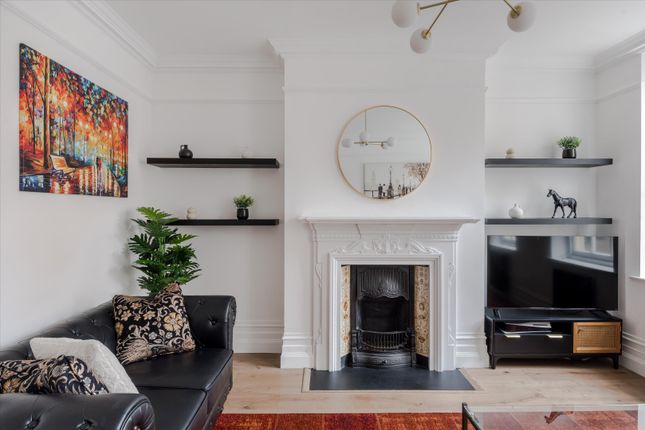 Flat for sale in Broad Court, Covent Garden, London