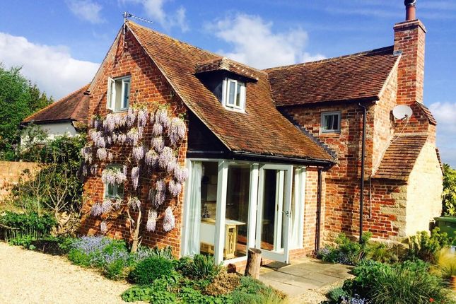 Thumbnail Cottage to rent in Great Comberton, Pershore