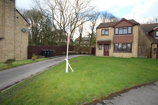 Detached house to rent in Adwalton Grove, Queensbury, Bradford