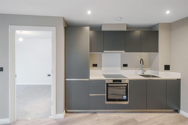 Flat 13, Springwell Gardens, Whitehall Road, Leeds photo 4