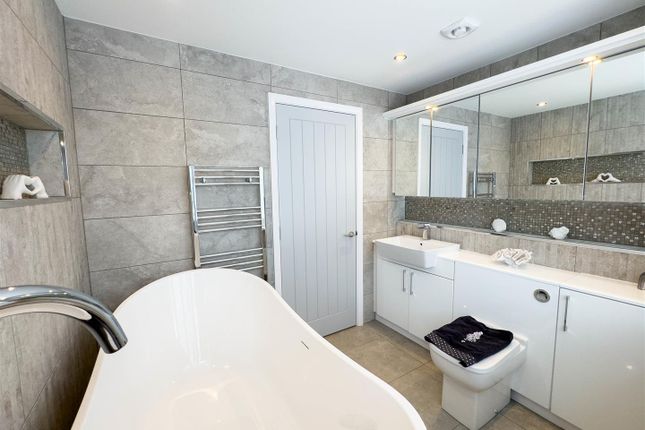 14 Dee Road, Willows Riverside Park, Windsor photo 4