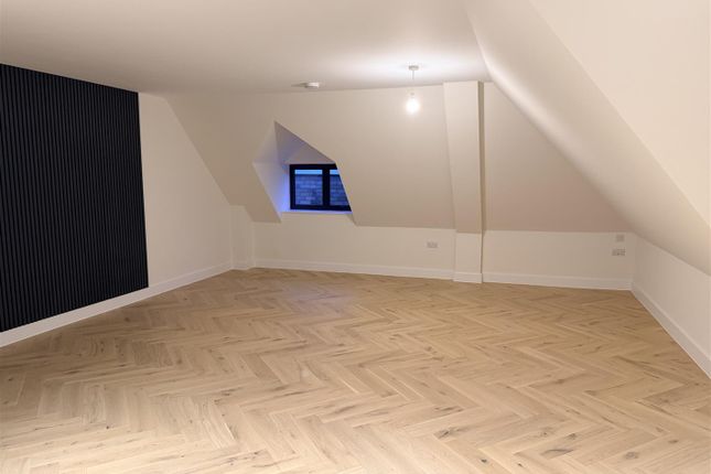 8, 24 Somerset Rd, London photo 2