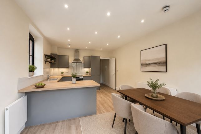 2, Carlyle Road, Ealing photo 4