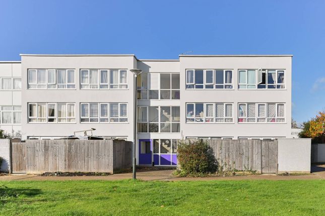 Flat to rent in Brecon Close, Mitcham