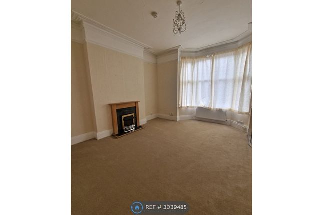 Flat, Station Road, Kenilworth photo 2