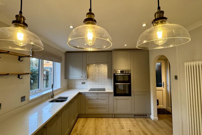 12, Martins Road, Caldicot photo 3