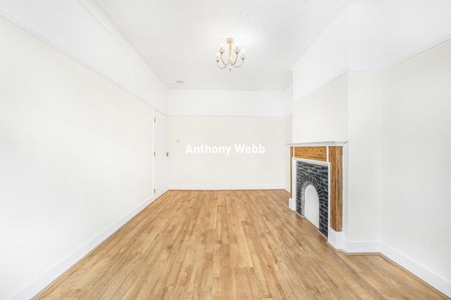 48, Stirling Road, London photo 4