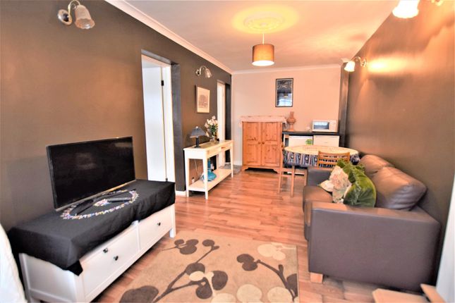 1 Bed Flat To Rent In St Andrews Road Ilford Ig1 Zoopla