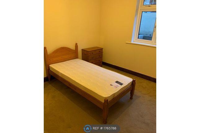 Room to rent in The Close, Rochester