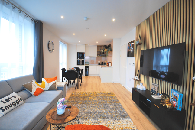 FLAT 152, WATERVIEW HOUSE, WEMBLEY photo 3