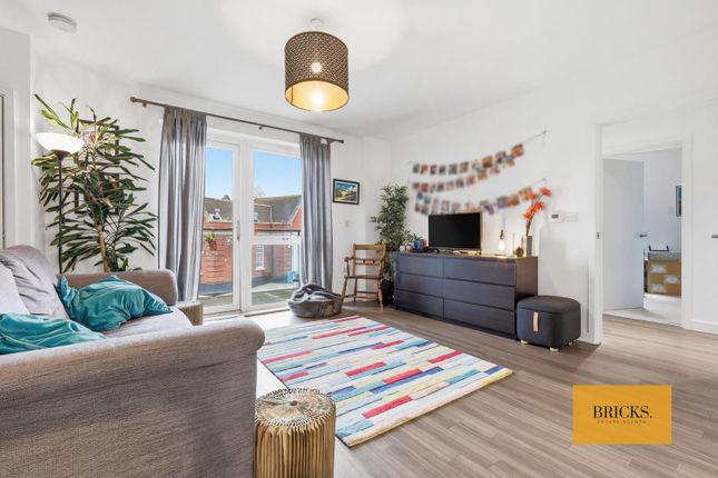 34 Bell Flower Lodge, Gubbins Lane, Romford photo 3