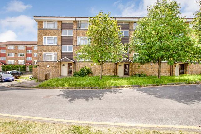 Flat to rent in Fort Pitt Street, Chatham, Kent