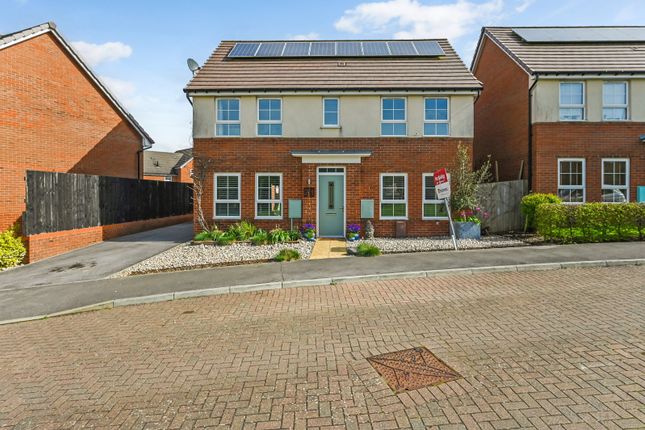 Detached house for sale in Cornflower Gardens, Clanfield, Waterlooville, Hampshire