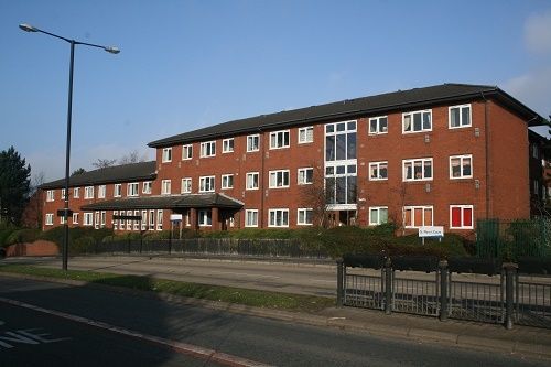Flat to rent in St. Marys Way, Oldham