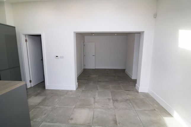 30, Longfield Lane, Cheshunt photo 4