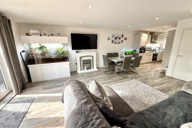 52, Rievaulx Way, Daventry photo 2
