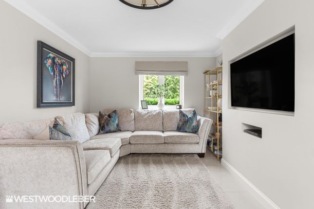 33, Robinia Road, Broxbourne photo 3